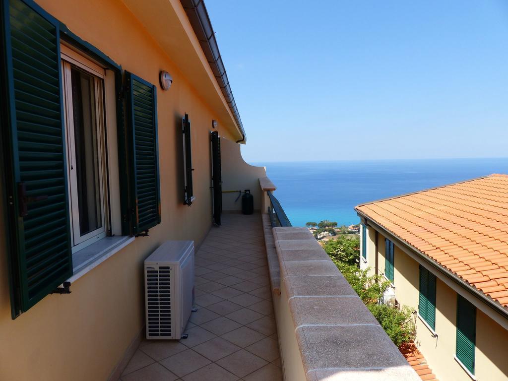 Chic Apartment In Parghelia Italy Eksteriør bilde